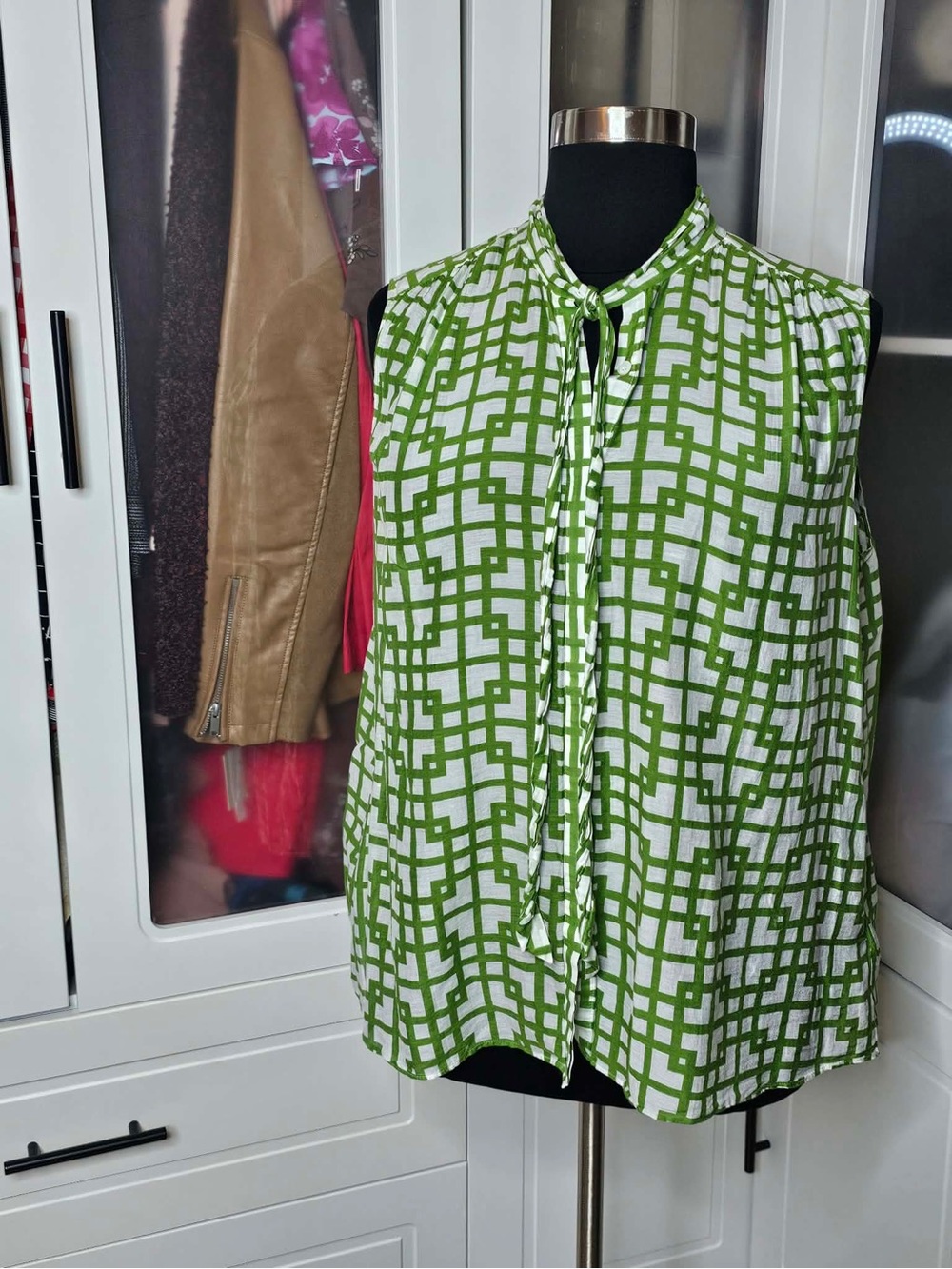 Lafayette 148 New York Green Geometric Tie-Neck silk and cotton blouse